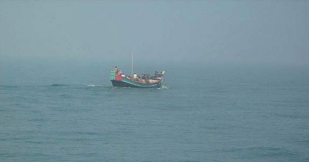 boat in sea of bengal