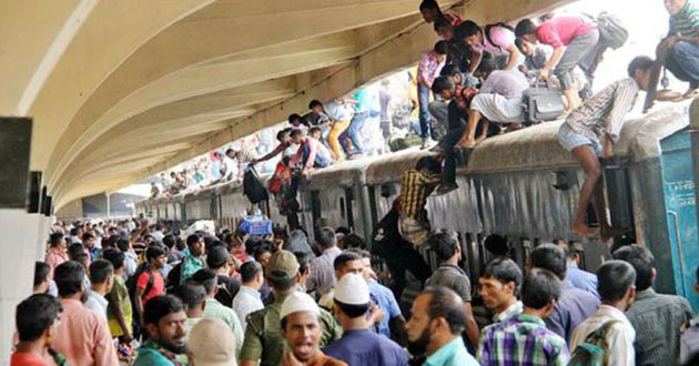 crowd passengers in kamlapur 2