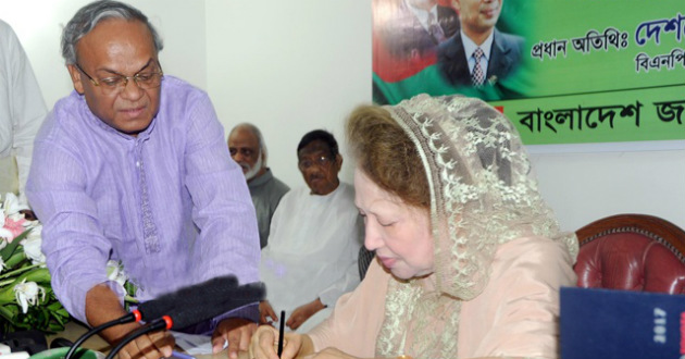 khaleda zia signing on a paper