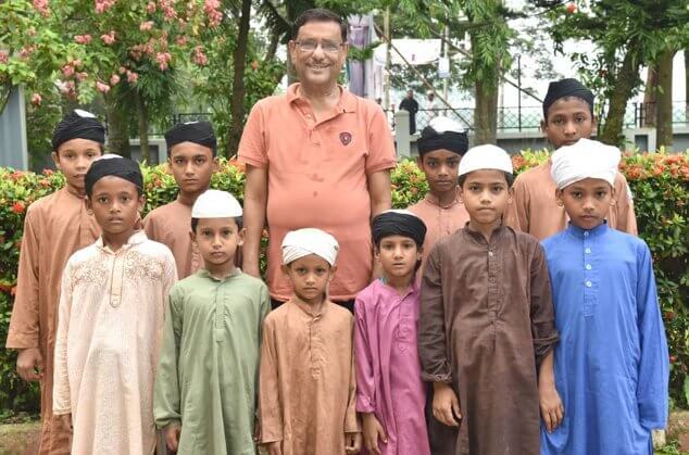 minister and madrasah students