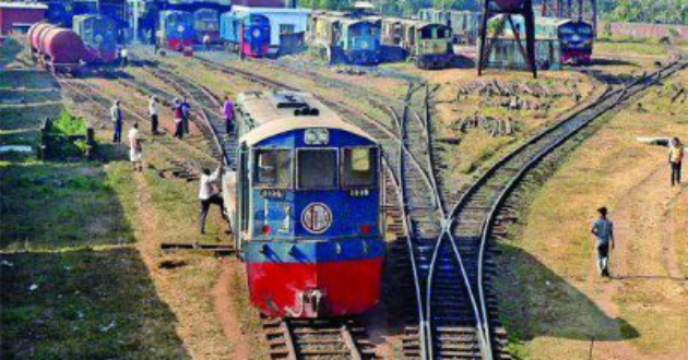 railway staff died to save a life