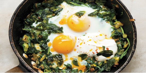 baked egg with spinach