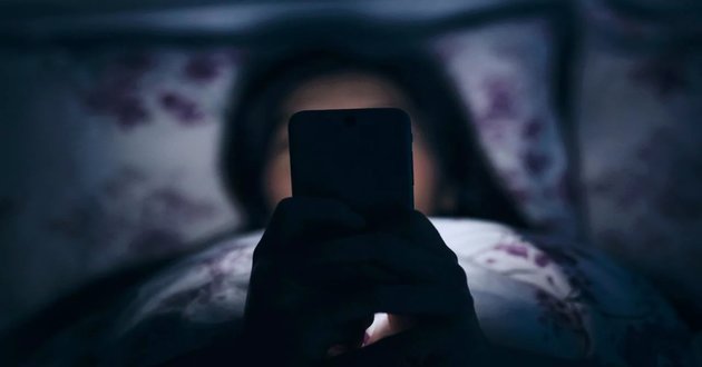 smartphone in bed time