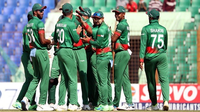 bangladesh celebrating a wicket 1
