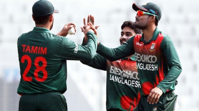 bangladesh celebrating miraz wickets