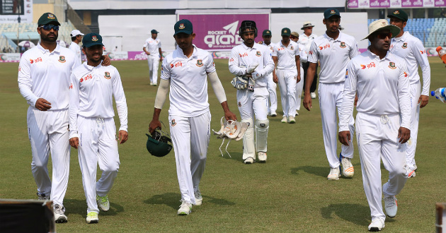 bangladesh in trouble in chittagong test