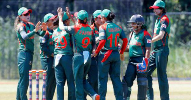 bangladesh women cricket team celebrating a wicket