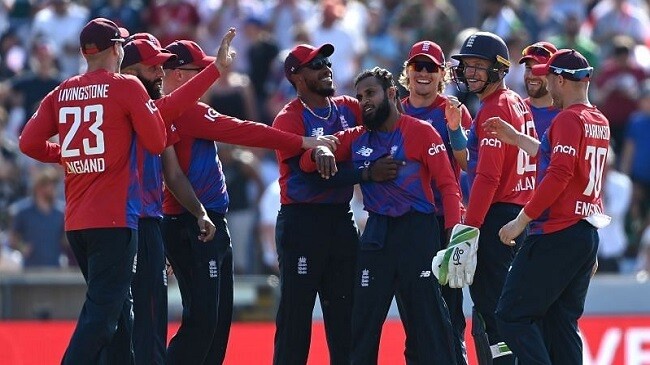 england celebrating adils wicket