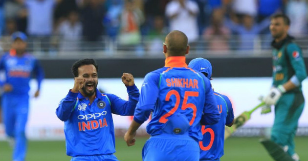 indian fielders celebrating a wicket of pakistan