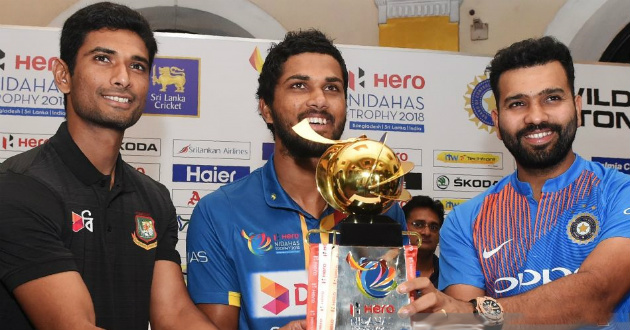 mahmudullah rohit and chandimal holding the trophy of nidahas trophy