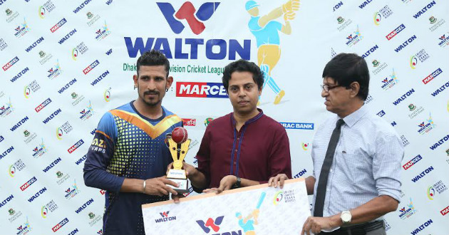 nasir receiving his man of the match award
