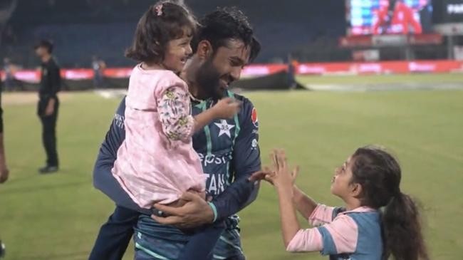 rizwan with his daughters 2