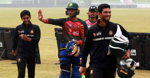 shakib and mahmudullah coming out of field after practice