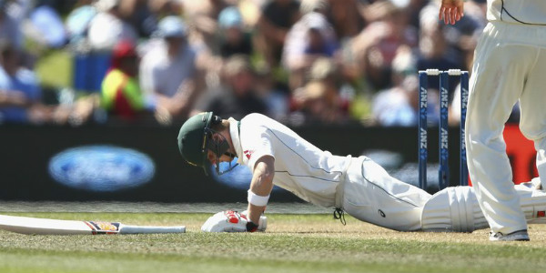 steven smith falls on field after being hit by a ball