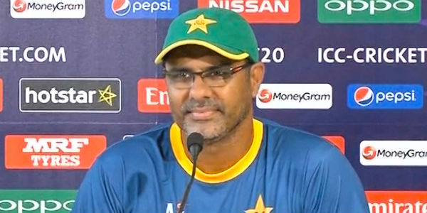 waqar eager to change the history against india