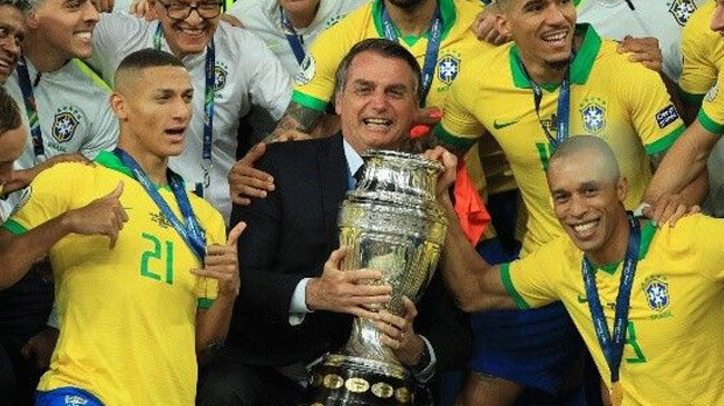 bolsonaro with brazil team