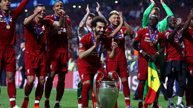 liverpool celebrate ucl trophy