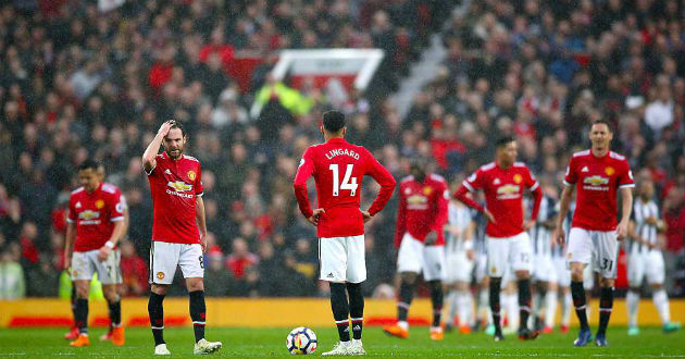 manu players frustrated after conceded goal