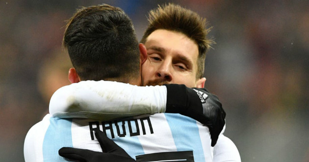 messi hugs pavon in an argentina match