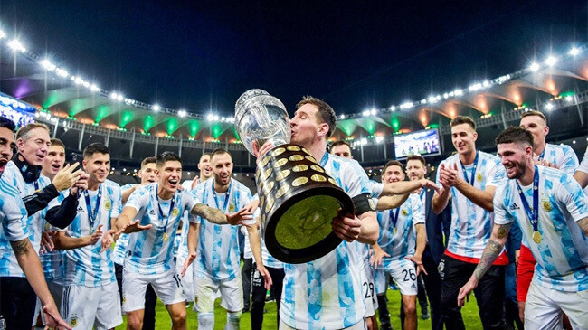 messi with copa america trophy