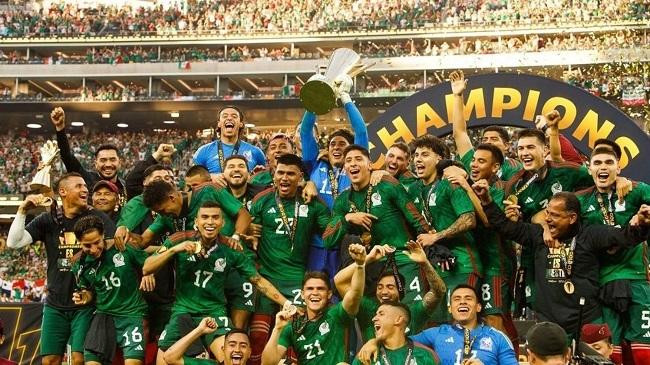 mexico celebration with trophy 2023
