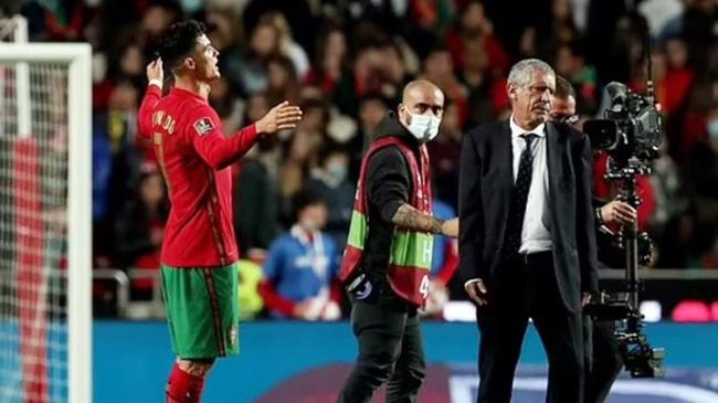 ronaldo angry with the coach