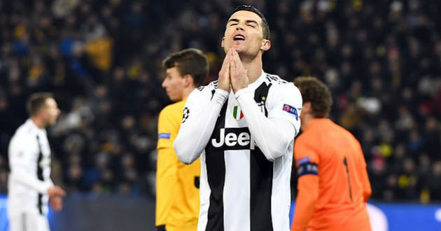 ronaldo can not hide his frustration after missing a chance