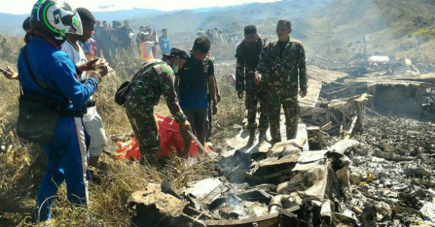 aircraft crash in indonesia 13 died
