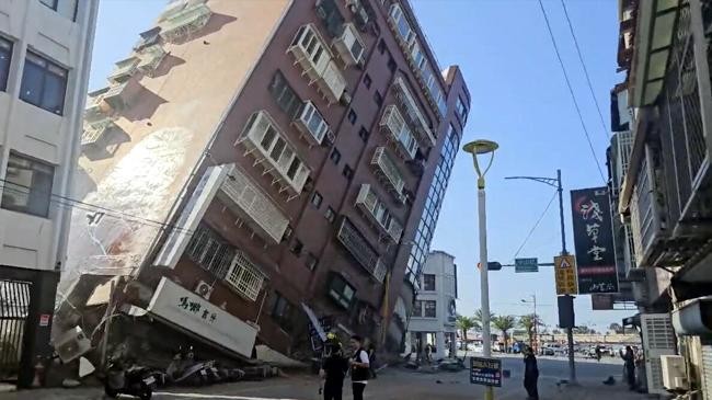 collapsed building in hualien city