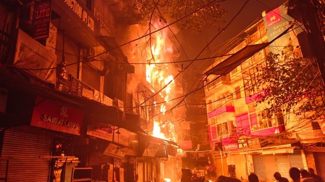 delhi chandni chowk market fire