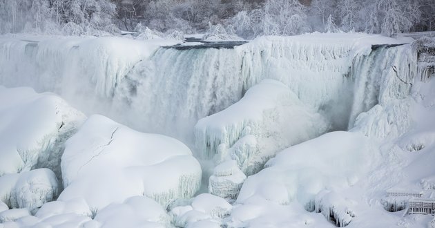 frozen niagara falls1