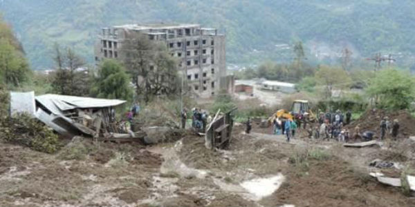 heavy rain and land slide 16 died in arunachal