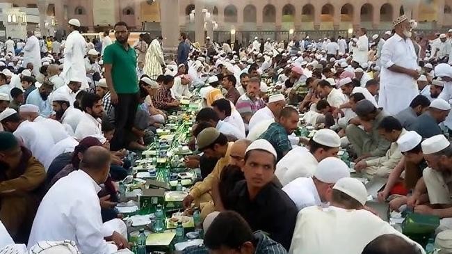ifter in masjid nababi