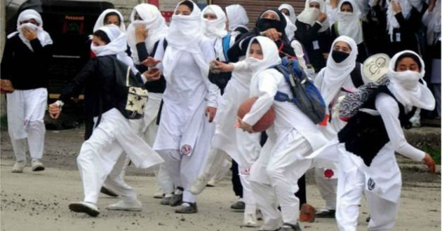 kasmiri school girls attacking