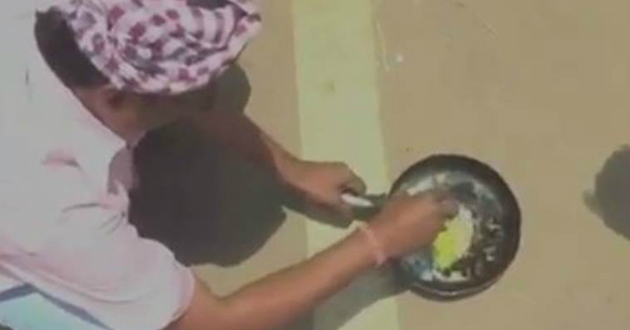 man cook egg in intense heat in odisha