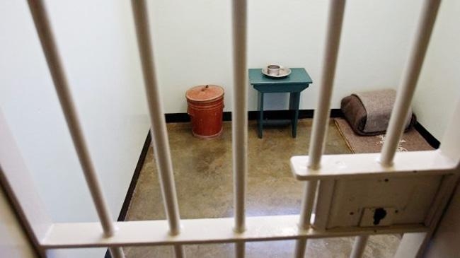 mandela prison room