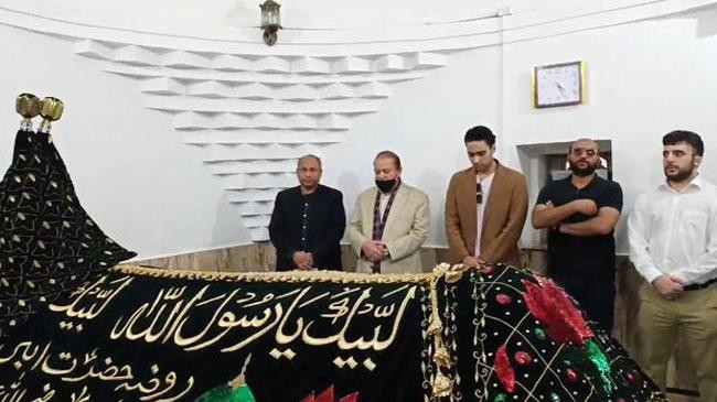 nawaz sharif visits shrine of hazrat saad