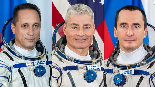 russian cosmonaut anton shkaplerov nasa astronaut mark vande hei and russian cosmonaut pyotr dubrov