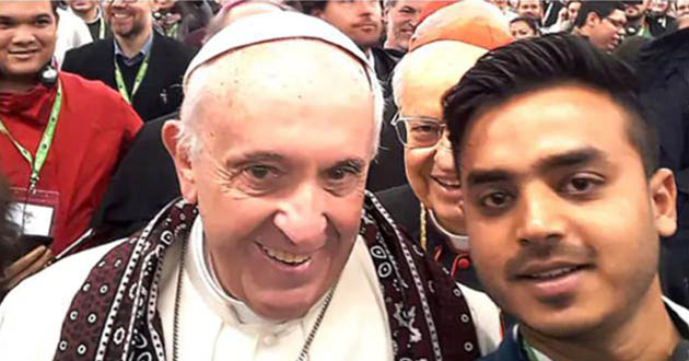 selfi with the pope