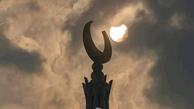 mosques hold prayers for solar eclipse