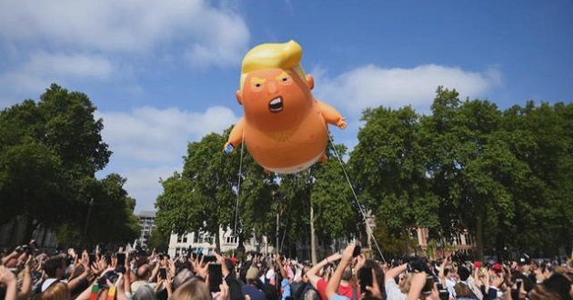 trump baloon in london