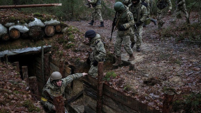 ukraine border trenches