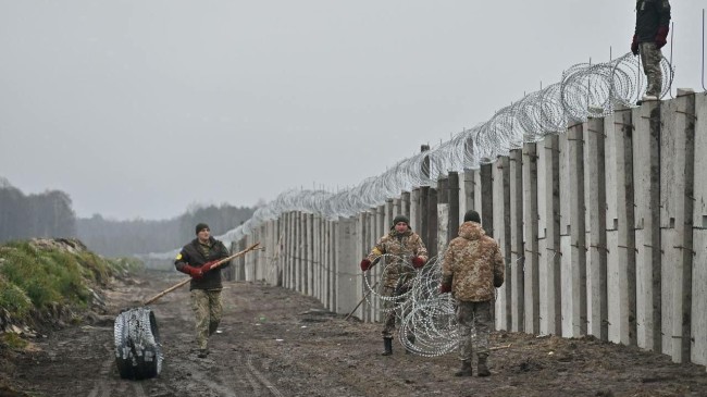 ukraine border wall belarus 
