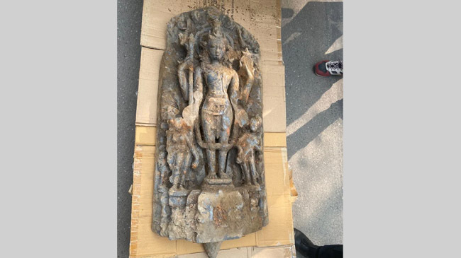 114 kg statue