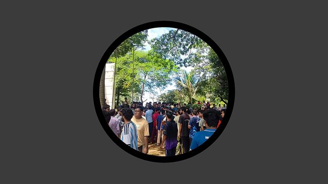 উপাচার্য পুনর্বহালের দাবি: চুয়েটে ফটক আটকে শিক্ষার্থীদের বিক্ষোভ