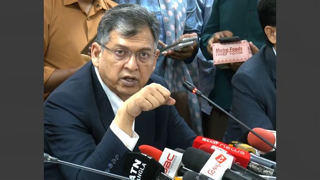 সালাহউদ্দিন আহমদ: সাংবাদিক গ্রেপ্তারে আদালতের অনুমতিতে সরকারের সমর্থন