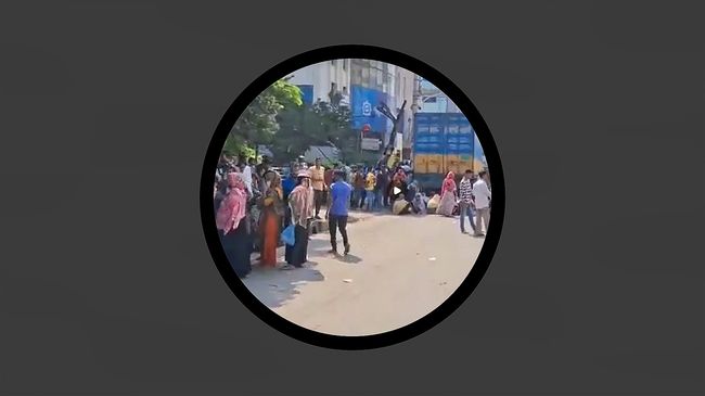 উত্তরায় আবারও পোশাকশ্রমিকদের সড়ক অবরোধ, যানজটে ভোগান্তি