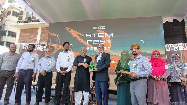 বিজ্ঞানের আলোয় তরুণ প্রজন্ম: মানারাতে স্টেম ফেস্ট