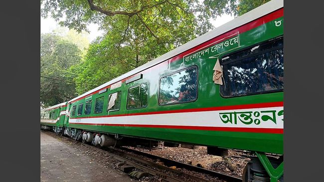 সৈয়দপুরে পৌঁছালো নতুন ১৮ ব্রডগেজ রেলকোচ