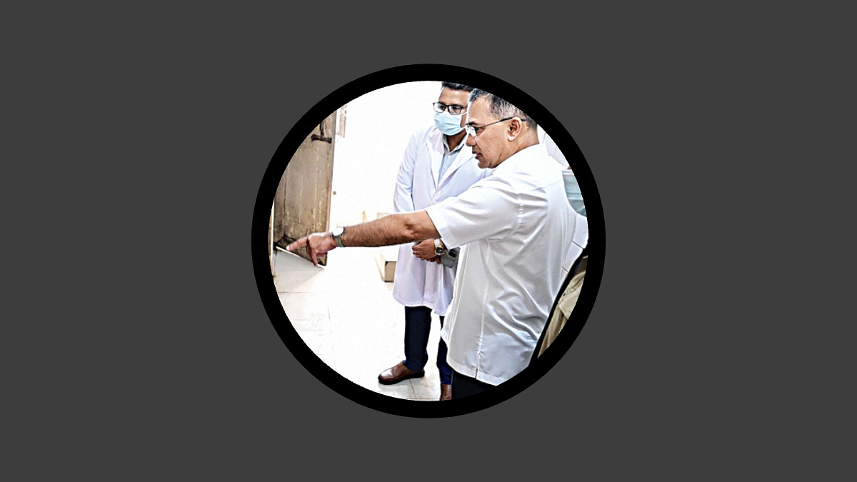 হাসপাতাল ও শিক্ষাপ্রতিষ্ঠানে প্রধানমন্ত্রীর ঝটিকা সফর